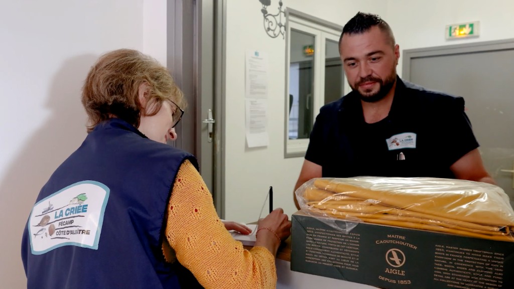 Boutique professionnelle de la Criée Côte d'Albâtre : vente de matériel de pêche, cirés Aigle